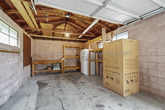 Building Photo - 10714 E Valleyway Ave