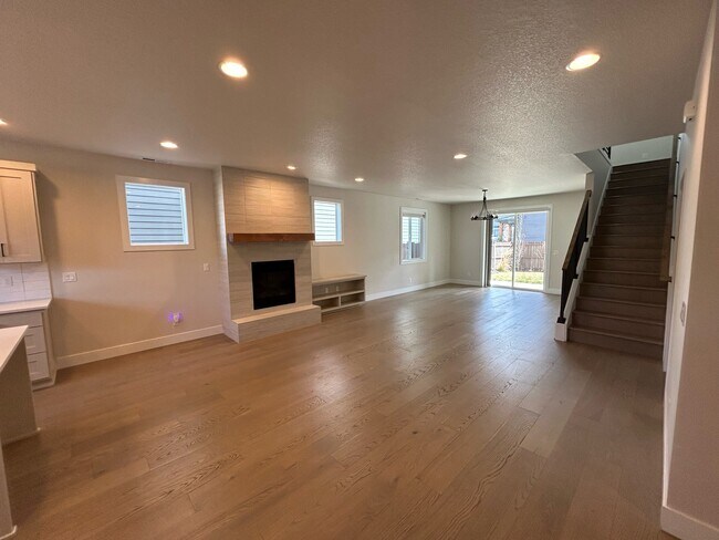 Building Photo - 20211 Glen Vista Rd