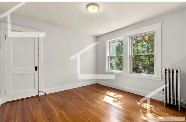 Building Photo - No Brokers Fee, In-Unit Washer and Dryer, ...