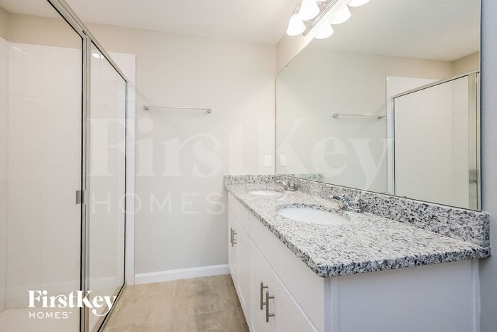 Building Photo - 706 Yeager Ct