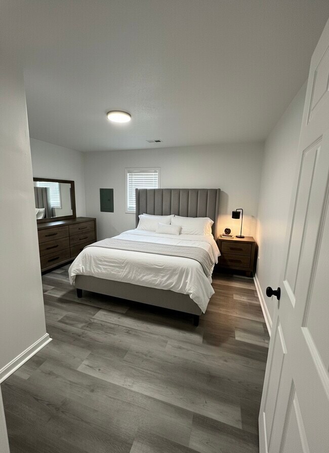 Building Photo - 3018 Alice Ave