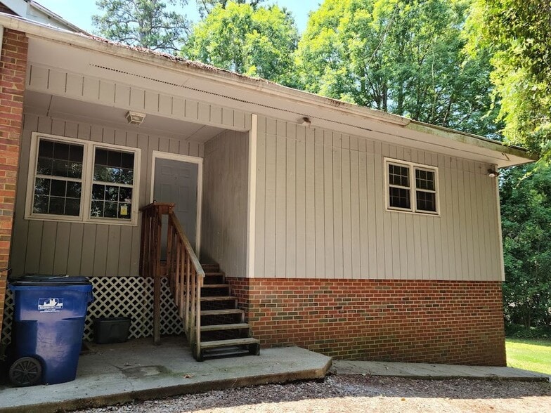 Building Photo - 1110 Kent Rd