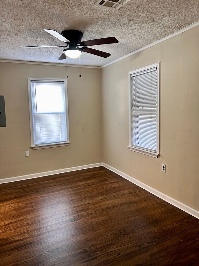 Building Photo - Remodeled Home In Patrick Henry/Edison School District!