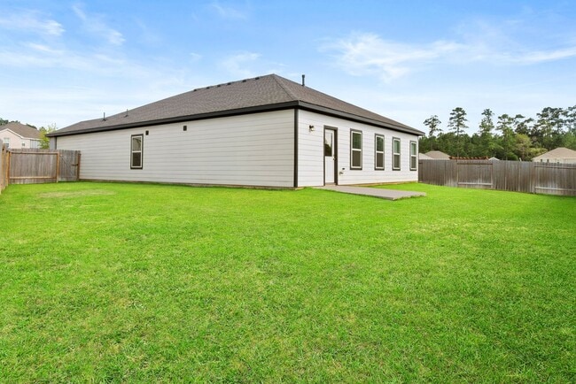 Building Photo - Stylish Home with Gym & Upgrades - Minutes...