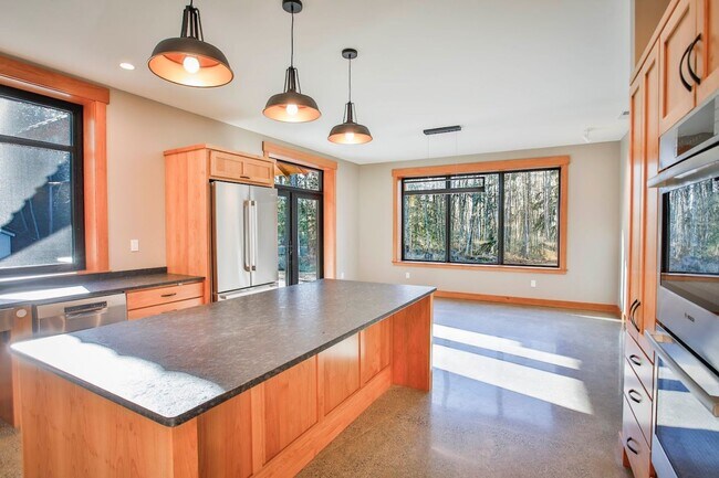 Building Photo - Private, Custom Home in Greenbank!