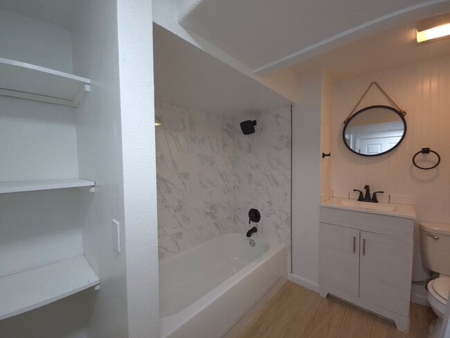 Building Photo - 2bd 1bth Basement Unit