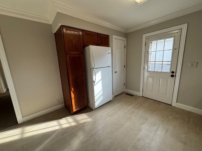 Building Photo - CHATHAM CHARM?! YES, PLEASE.