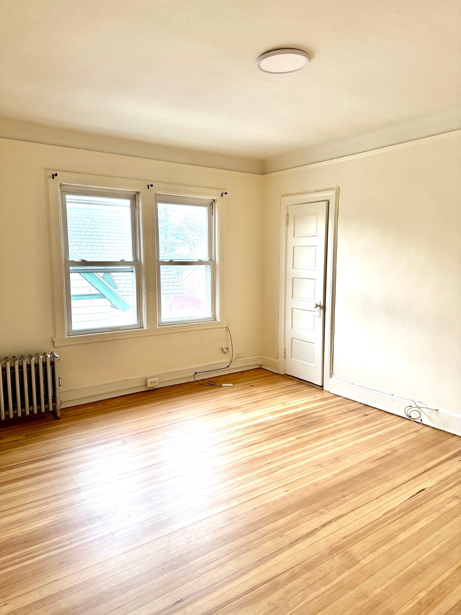 Building Photo - 44 Underhill St