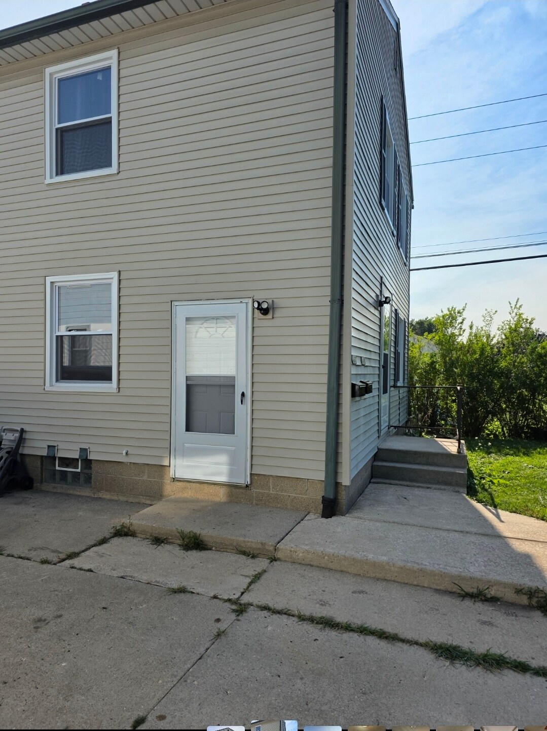 Building Photo - 4839 W Lynndale Ave