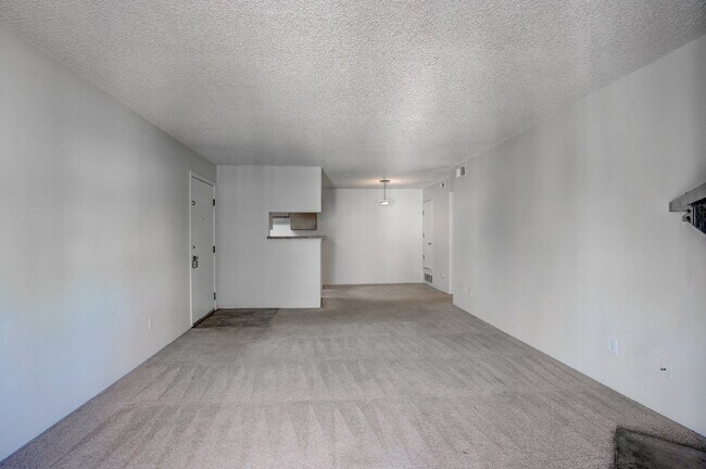 Building Photo - $1,625 - 2 Bed, 2 Bath Condo in Denver wit...