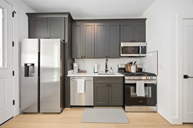 Building Photo - 3028 Lamar St