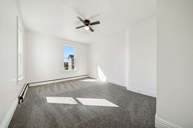 Building Photo - 623 Spruce St