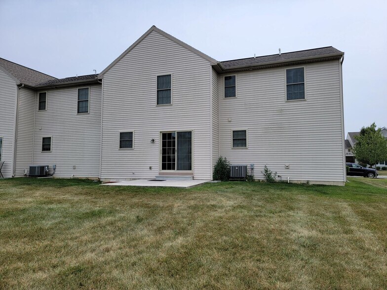 Building Photo - 5231 Summerfield Dr