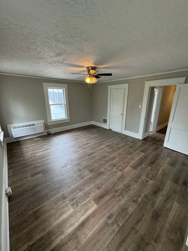 Building Photo - 230 S 8th St