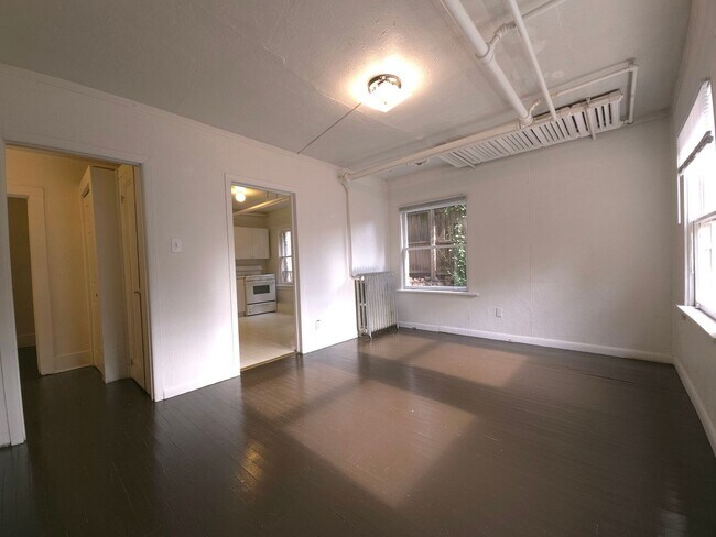 Building Photo - Price Reduced! Great Hill Location- 2 Bedr...