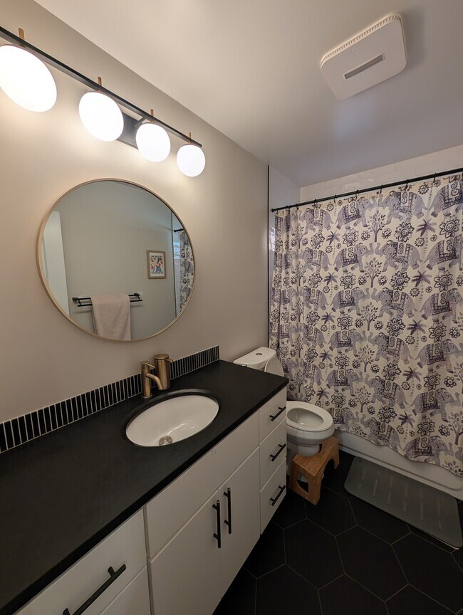 Building Photo - 4532 Reinhardt Dr