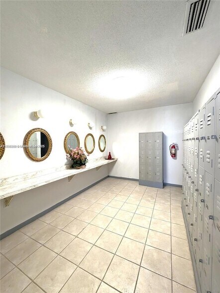 Building Photo - 1280 NW 43rd Ave