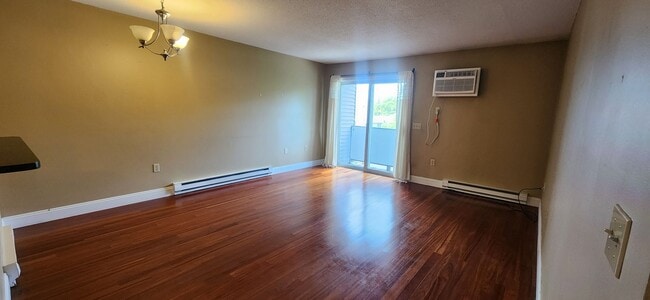 Building Photo - 1-bedroom, 1-bathroom 3rd Flr unit