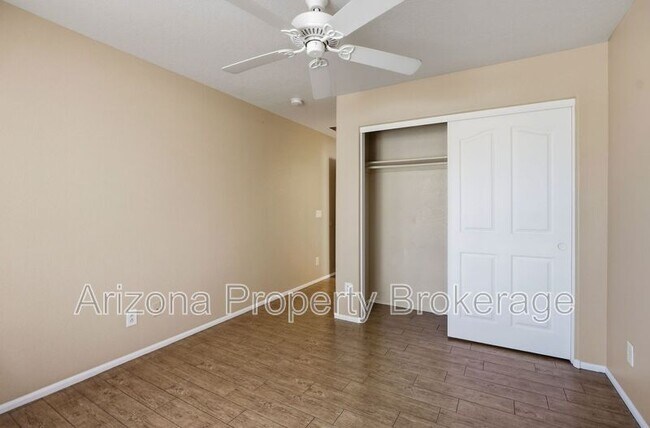 Building Photo - 919 E Monteleone St