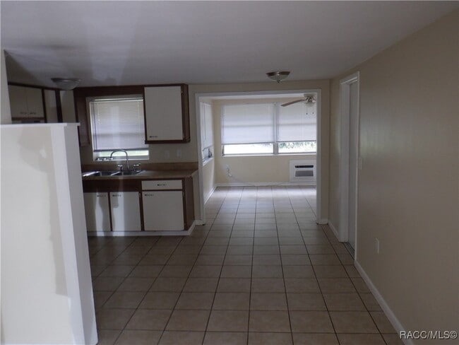 Building Photo - 2 Esskay St