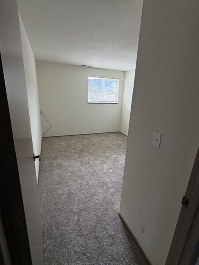 Building Photo - Newly remodeled Thurston  Home