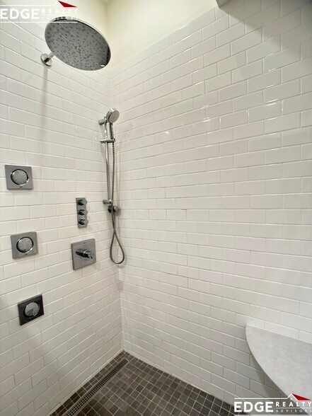 Building Photo - 92 Litchfield St