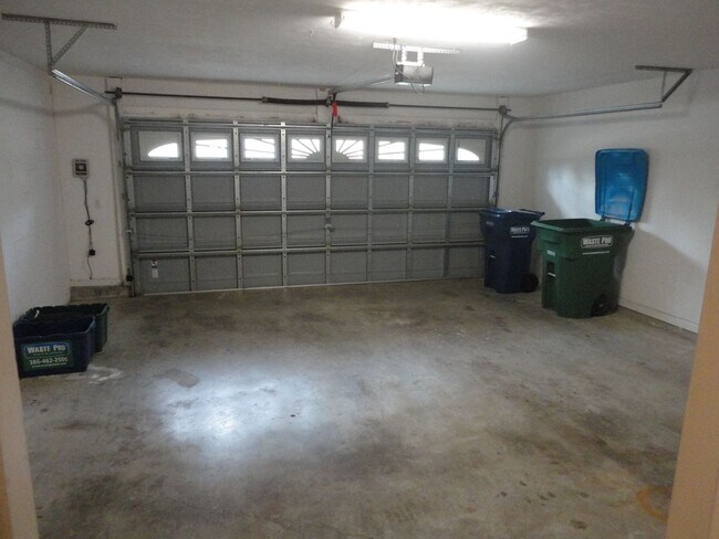 Building Photo - 25303 SW 15th Ave