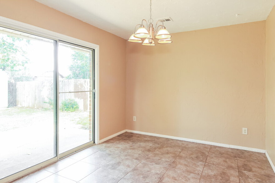 Building Photo - 317 Chickasaw Ln