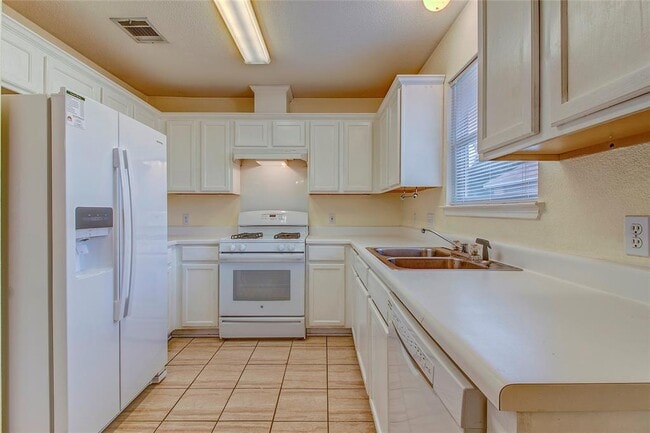 Building Photo - 109 Azalea Dr