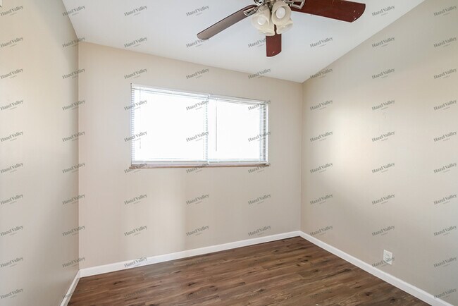 Building Photo - 2240 Hummingbird Dr