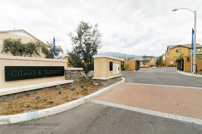 Building Photo - 16076 Jaegar Ln