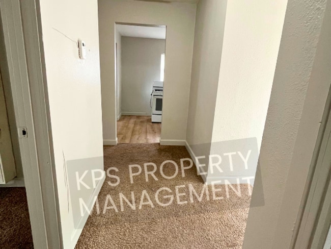 Building Photo - 665 S Kansas St