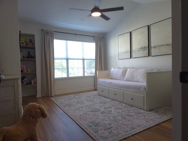 Building Photo - 1000 Mallery St Ext