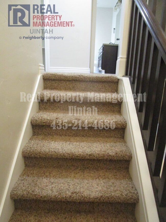 Building Photo - 3 bed 2.5 bath townhome in Fox Run