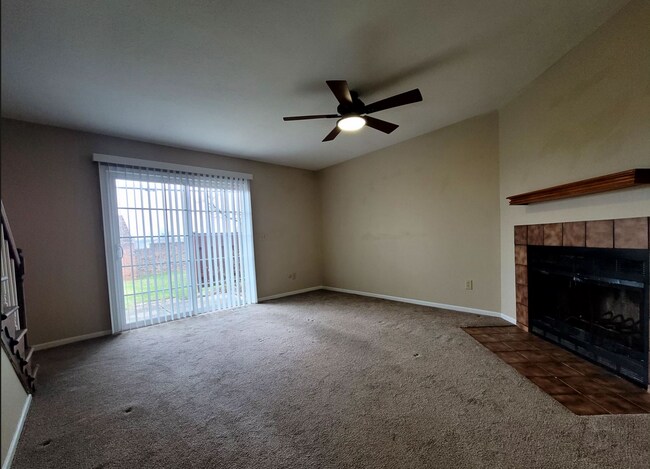 Building Photo - 2 bed 2.5 bath Townhouse condo in Butler Township