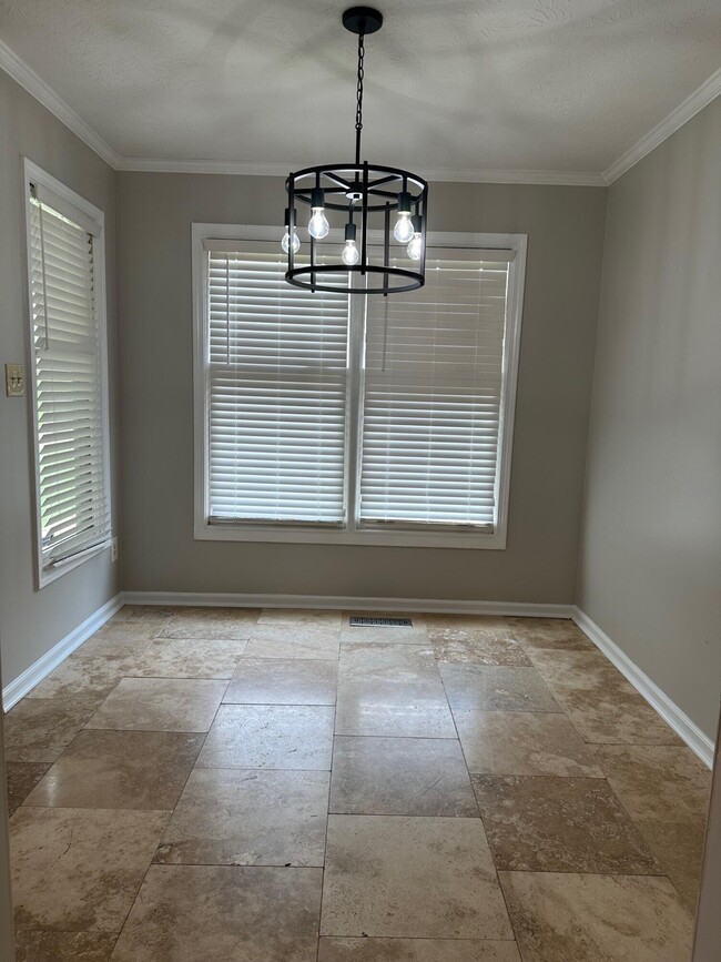 Building Photo - 3505 Lakeside Ct