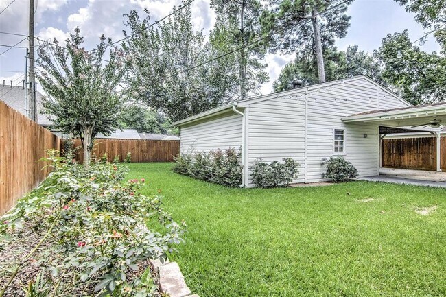 Building Photo - 1607 Libbey Dr