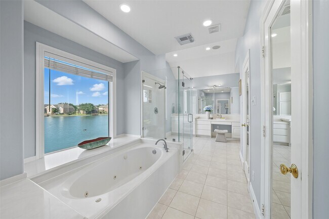 Building Photo - 5934 Stratford Gardens Dr