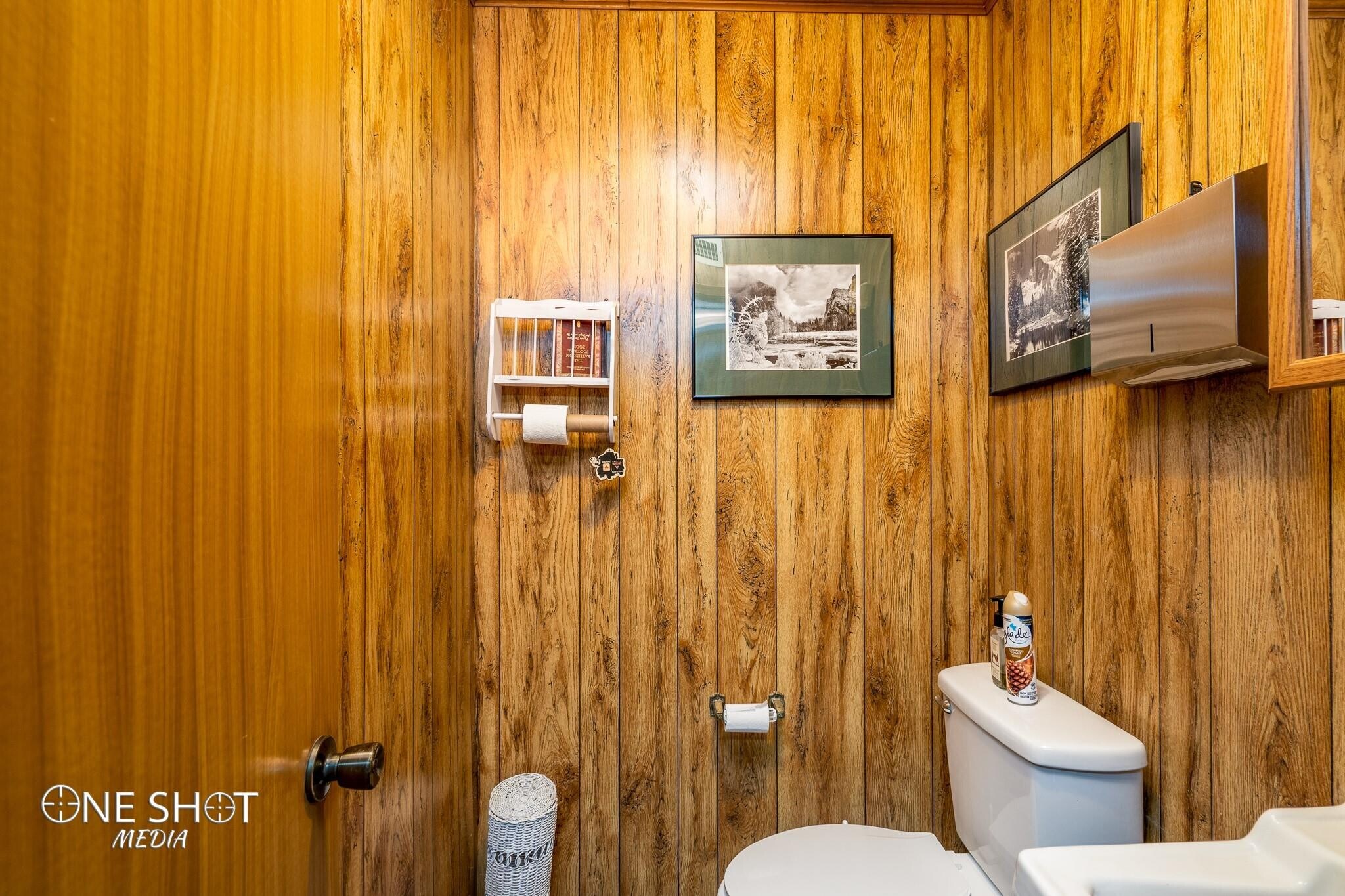 Building Photo - 216 Oak St