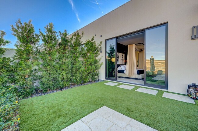 Building Photo - Amazing Golf Course and Las Vegas Valley V...