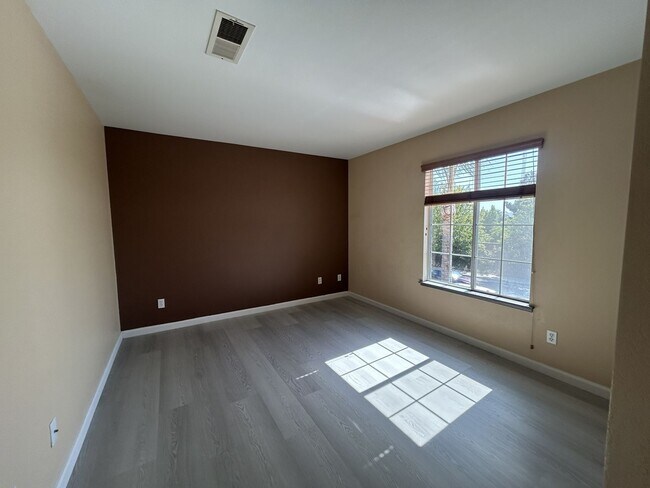 Building Photo - 37978 Spur Dr