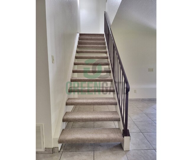 Building Photo - 2428 Woodvale Dr
