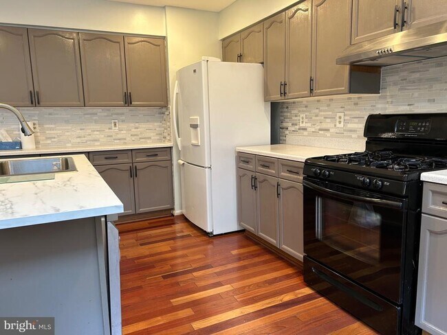 Building Photo - 46706 Bullfinch Square