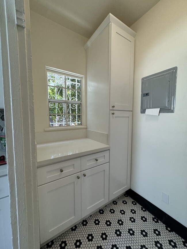 Pantry/laundry room - 1335 S Redondo Blvd