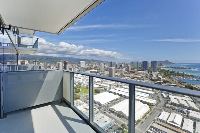 Building Photo - Live in the Heart of Kakaako!