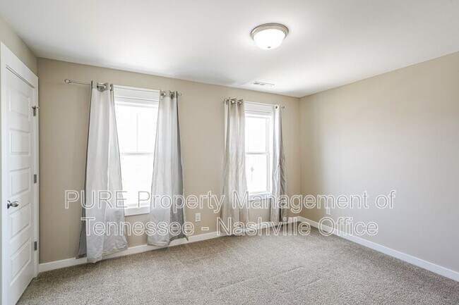 Building Photo - 105 Weller Ln