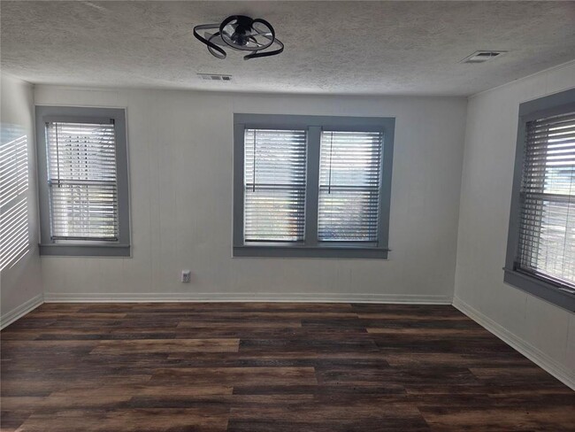 Building Photo - 5465 Jot Em Down Rd