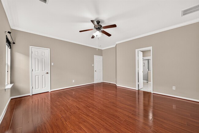Building Photo - 3223 Legends Creek Dr