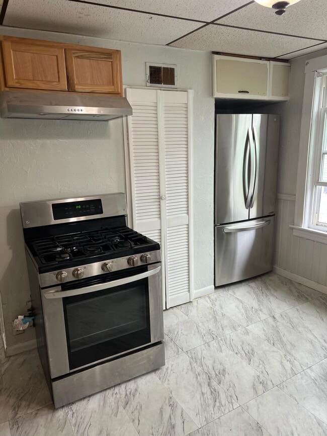 Building Photo - Beautiful 3 Bedroom 1 Bath Apartment Located in Worcester, MA