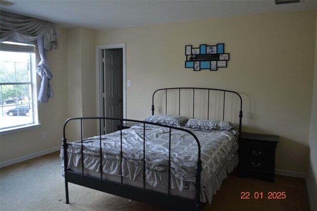 Building Photo - 8307 Red Rooster Ln